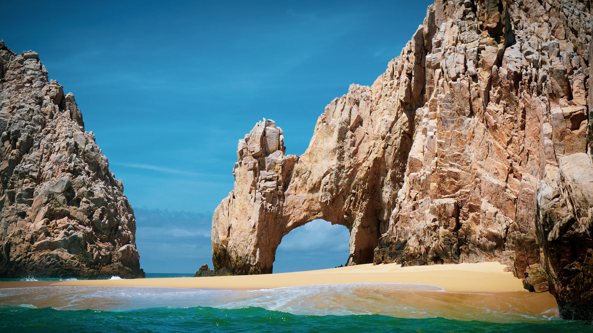 El Arco, the sea arch at Cabo San Lucas, and its sandy cove